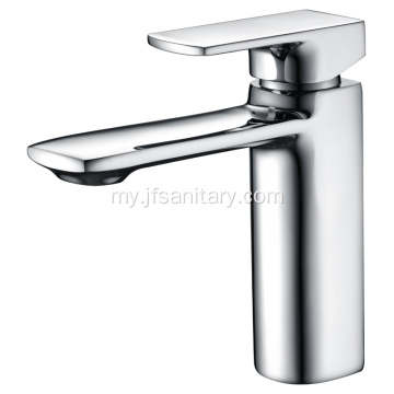 ပွတ်-chrome နှင့်အတူကြေးဝါရေချိုးခန်းရေ faucets